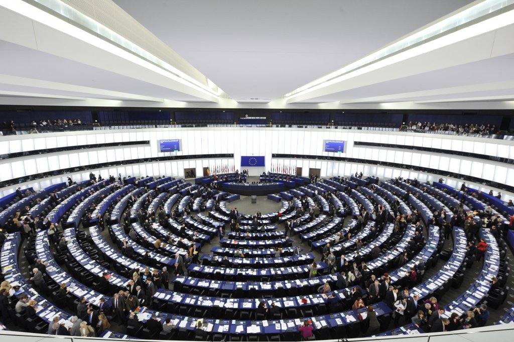  Doi tineri ieseni merg în Parlamentul European