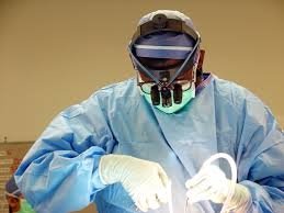  Un medic austriac realizează trei operaţii în premieră la Iaşi
