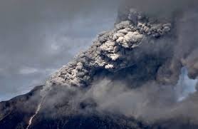  Cel puţin 11 morţi în urma erupţiei unui vulcan în Indonezia