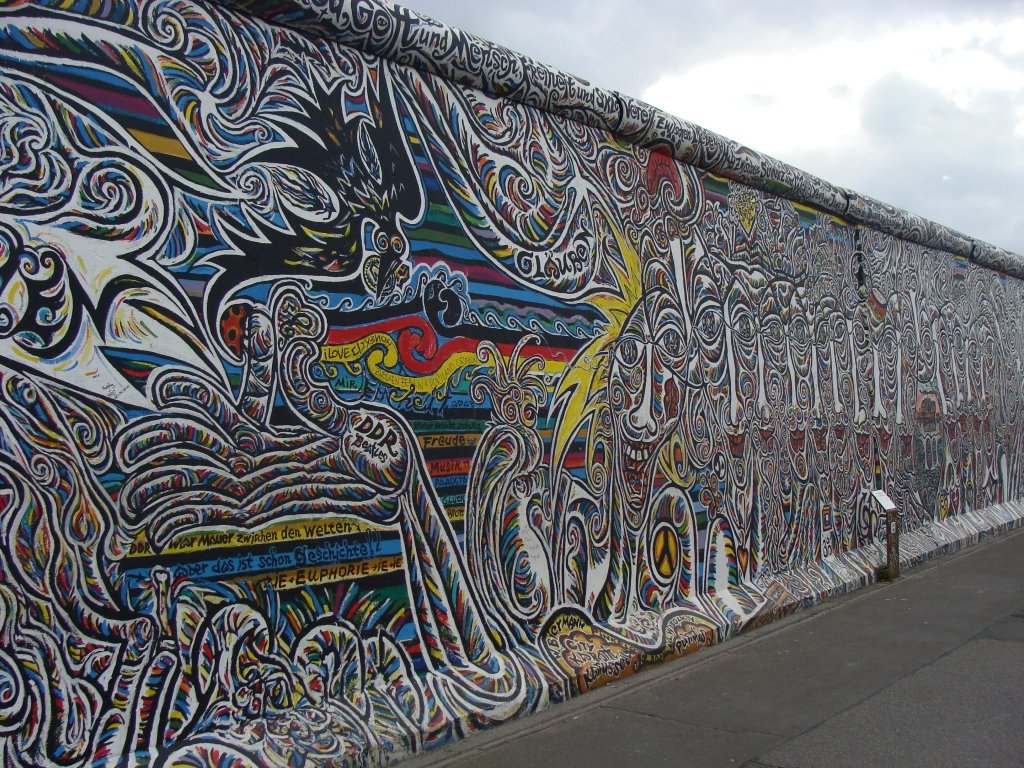  . Proiect imobiliar controversat. Darama Zidul Berlinului ca sa contruiasca blocuri