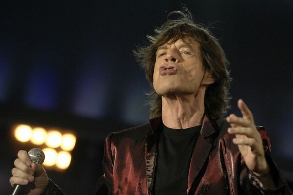  Johnny Depp îşi doreşte ca trupa The Rolling Stones să-i cânte la nuntă