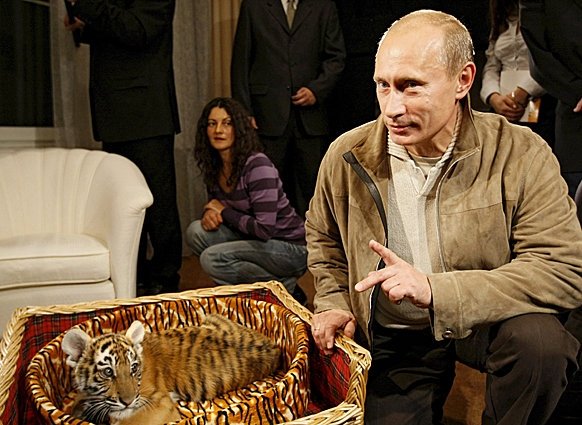  Propagandă mai ceva ca în epoca sovietică: Putin a calmat din priviri un pui de leopard care s-a năpustit asupra unor ziarişti
