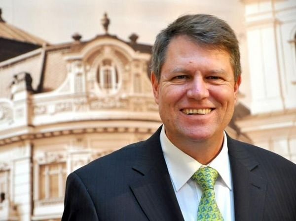  Klaus Iohannis a acceptat nominalizările în Guvern, dar nu ar vrea să renunţe la Primăria Sibiu