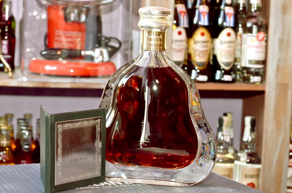  Cele mai scumpe băuturi alcoolice din Iaşi: Sticla de cognac de şapte salarii medii