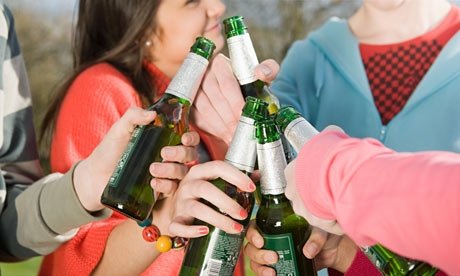  Trei adolescenţi au băut bere şi vin până au ajuns la urgenţe în Iaşi