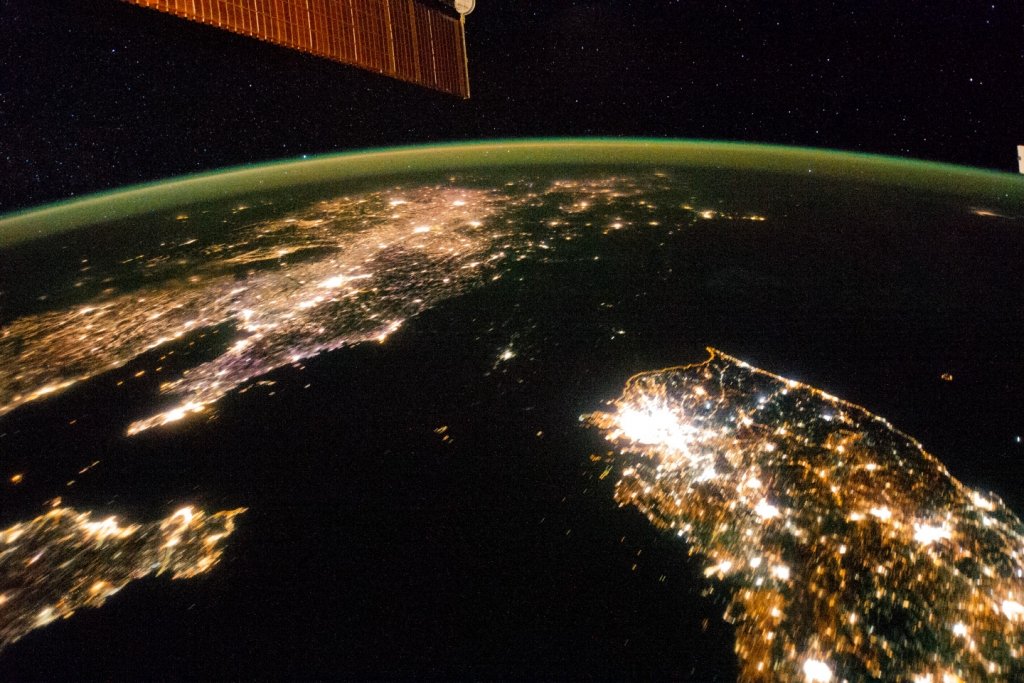  FOTO SATELIT Coreea de Nord, invizibilă pe harta lumii, pe timpul nopţii