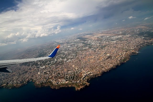  Puteţi ajunge cu avionul din Iaşi în Antalya şi Heraklion vara aceasta