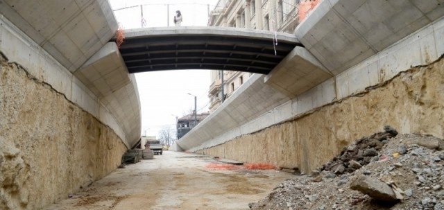  Efectul lui Dragnea la Iaşi: Cu 14 luni de întârziere, constructorul din Fundaţie şi-a amintit de asfaltări