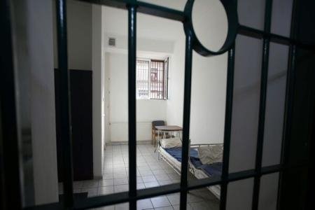  14 ani închisoare pentru maltratarea a doi copii, pedeapsa definitivă a unei asistente maternale