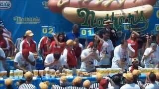  VIDEO Cei mai mari mâncători de hot-dogs din lume se înfruntă la New York, de Ziua Independenței