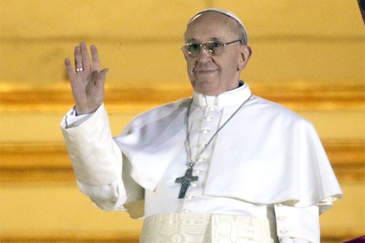  Papa Francisc ar putea închide Banca Vaticanului