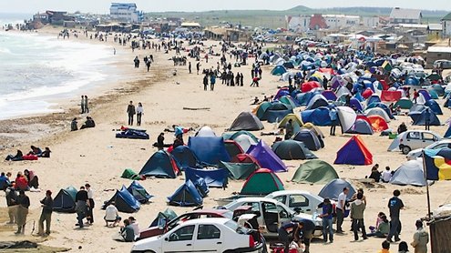  1 Mai pe litoralul românesc: Maşini de epocă, concerte şi Slujbă de Înviere pe plajă