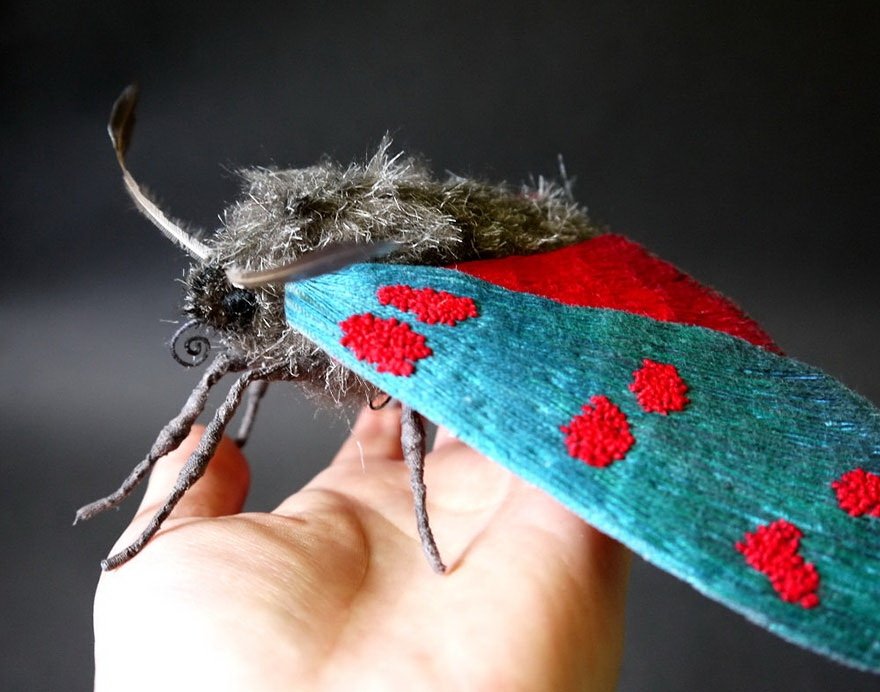  87248_69675_stiri_textile-sculptures-insects-moths-butterflies-yumi-okita-14