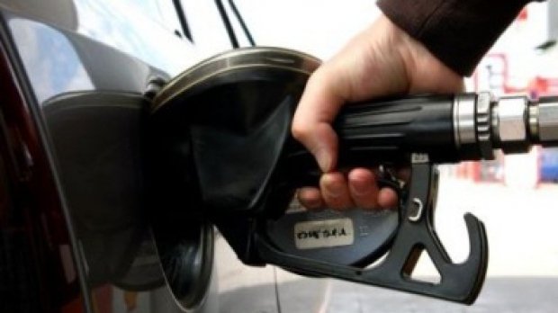 Carburanții se scumpesc cu circa 40 de bani pe litru de la 1 aprilie, după aplicarea accizei suplimentare de 7 eurocenți