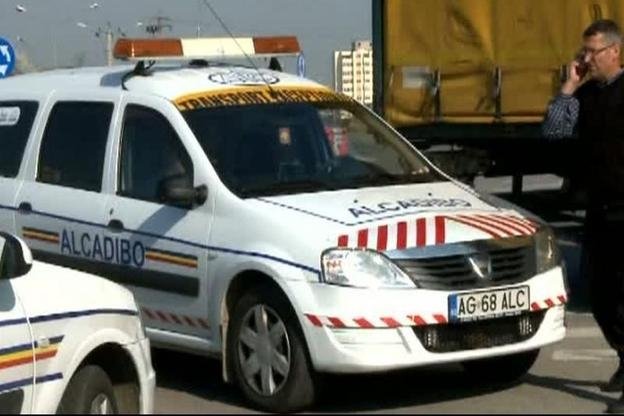  Maşina care i-a uimit pe poliţiştii din Argeş. Legea nu interzice clar acest lucru
