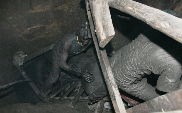  Şapte morţi într-o mină din regiunea ucraineană Doneţk, în urma unei explozii accidentale