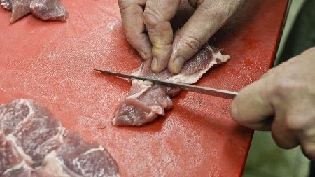  Carne stricată găsită în magazinele din Iaşi, distrusă în urma controalelor