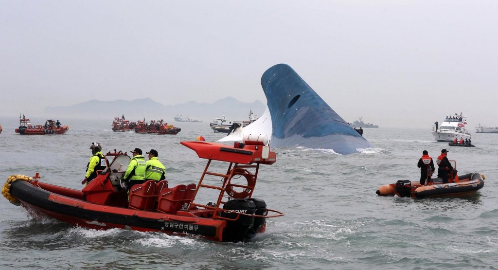  Bilanţul naufragiului din Coreea de Sud a ajuns la 113 morţi. 190 de persoane rămân dispărute