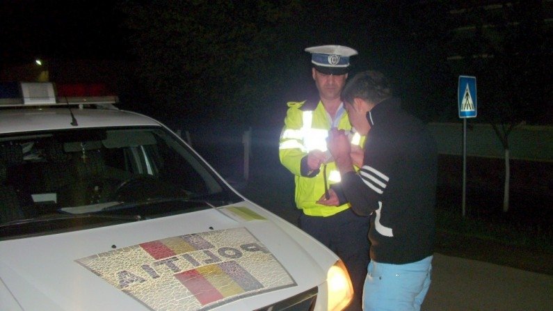  Tineri şi beţi la volan. Poliţiştii ieşeni au prins şoferi băuţi înainte de mijirea zorilor