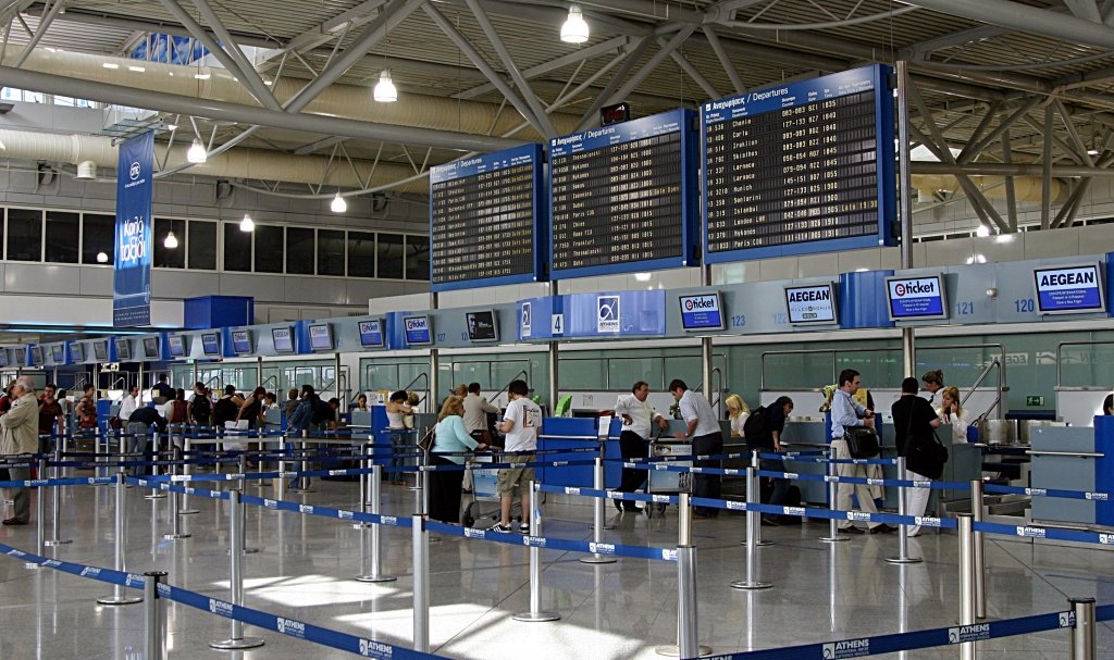  Studenţii de la „Cuza“ pot să se angajeze la Aeroport pe post de agent de check-in