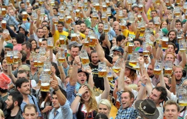  Micii, interzişi în Centru! Festivalul Verii şi Zilele Prieteniei, sărbătorite doar cu bere