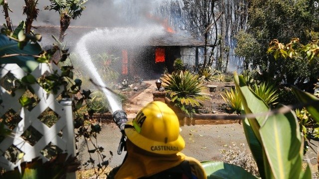  92415_49470_stiri_Incendii-California-Foto-cnn.com_