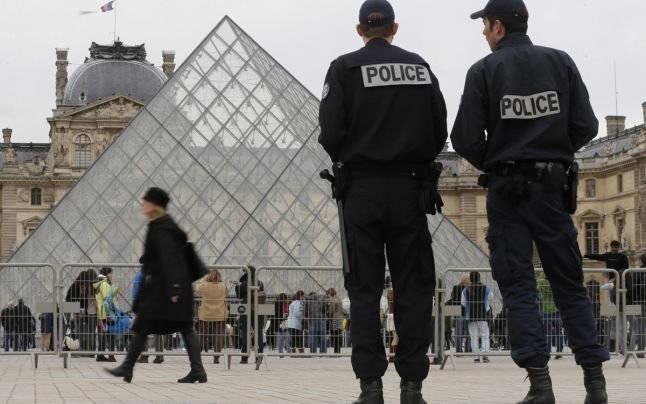  Hoţii din Păcureţ care au speriat Parisul, verificaţi de poliţiştii francezi dacă au „acţiuni la bursă”
