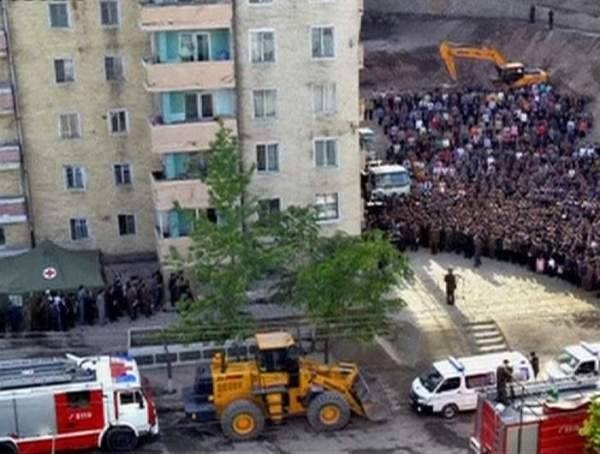  92775_49737_stiri_Oficialii-printre-familiile-victimelor-accidentului-Pyongyang01-Foto-news.yahoo_.com_