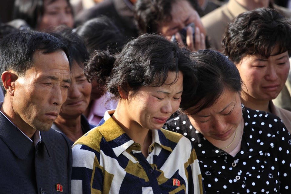  92776_49737_stiri_Familiile-victimelor-accidentului-Pyongyang-Foto-news.yahoo_.com_