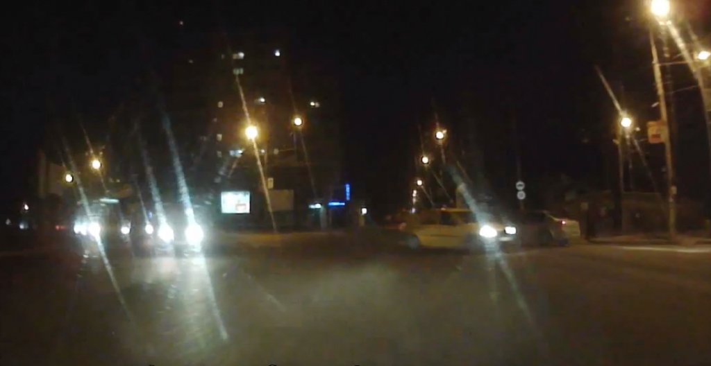 VIDEO Poate nu ştiţi cum se circulă prin Iaşi dacă nu sunt poliţişti sau nu funcţionează semafoarele