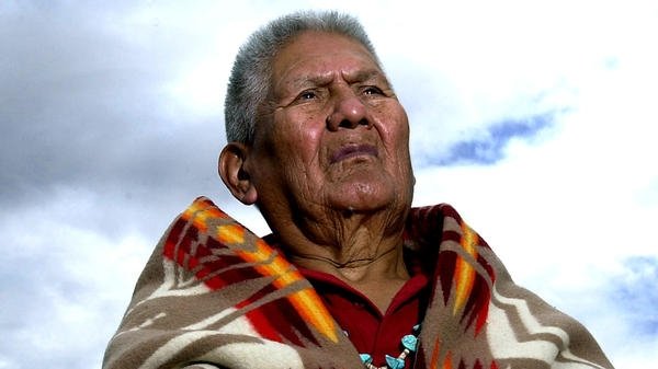  A murit ultimul indian navajo care transmitea mesaje cifrate în al Doilea Război Mondial