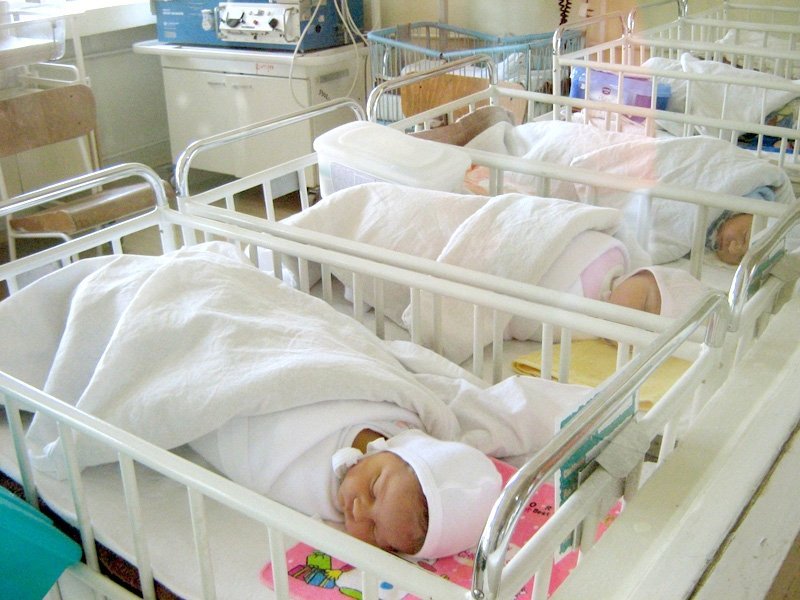  Nou-născuţii, în pericol de moarte: S-au terminat banii din maternităţi