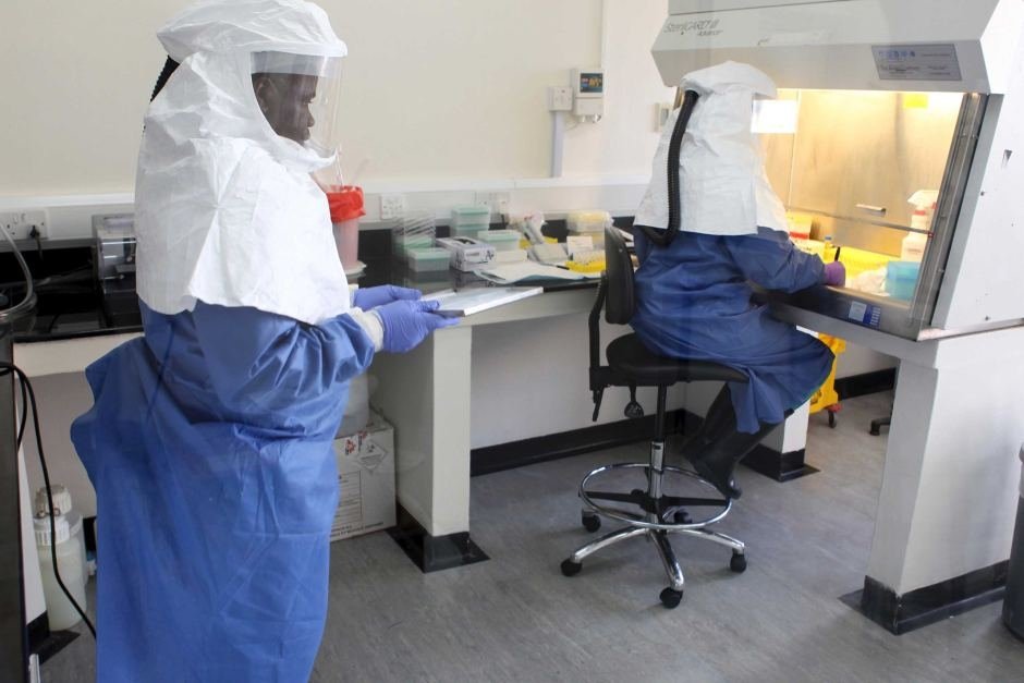  Virusul mortal Ebola s-ar putea propaga „ca un foc de pădure”