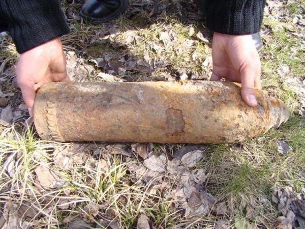  Bombă în stare de funcţionare, descoperită într-un cimitir în timpul amenajării unui mormânt