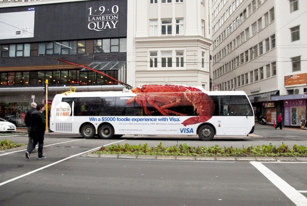  96542_71129_stiri_Giant-Lobster-Bus