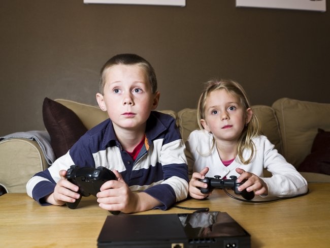  Jocurile video au un impact minor, dar pozitiv, asupra dezvoltării copiilor