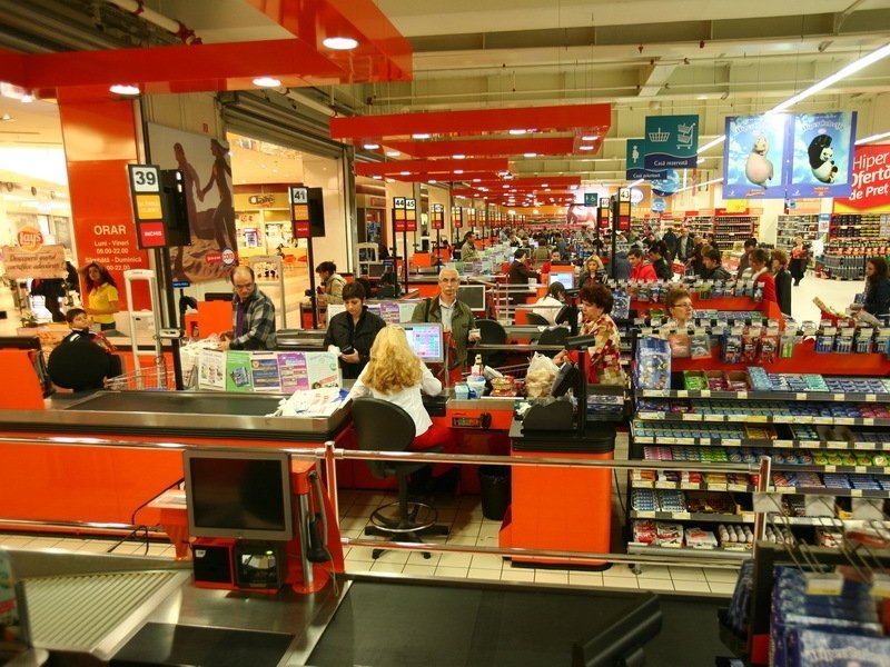  Ce salarii au angajaţii de la Carrefour, Kaufland, Cora şi Auchan