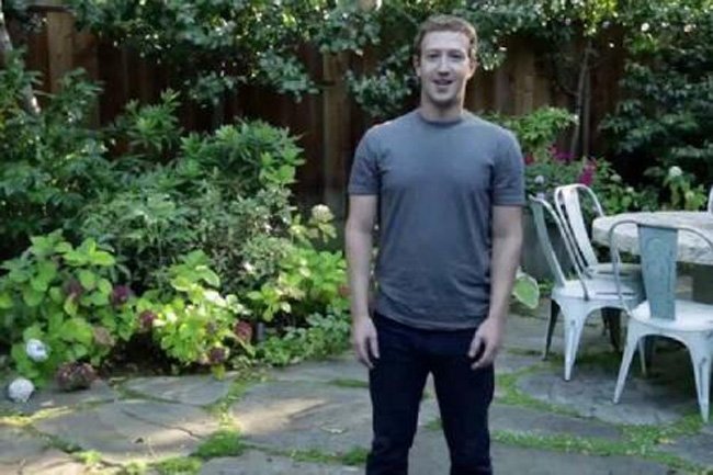  VIDEO Mark Zuckerberg şi-a turnat o găleată de gheaţă în cap, în urma unei provocări