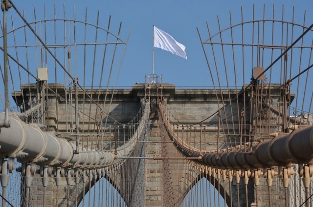  A fost dezlegat misterul steagurilor albe de pe Podul Brooklyn