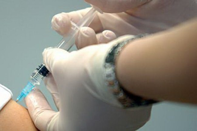  Vaccinul antigripal în doză mare, mai eficient decât cel standard la persoanele în vârstă