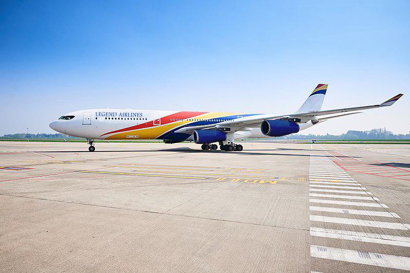  Un A340 al companiei româneşti Legend Airlines, cu 303 indieni la bord, blocat pe aeroport în Franţa
