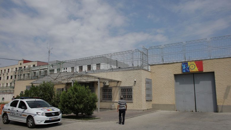  Fostul director şi fostul consilier juridic de la Penitenciarul Rahova, trimişi în judecată de DNA din cauză că au acordat salarii necuvenite unor ofiţeri