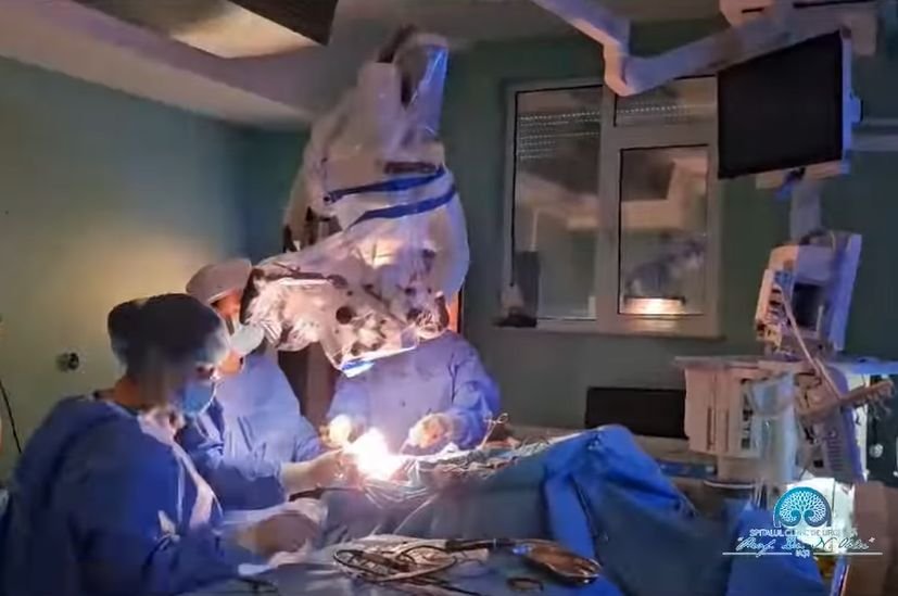  Iaşi: Bărbat cu o tumoră cerebrală de 8 cm, salvat de doctorii de la Spitalul de Neurochirurgie – VIDEO