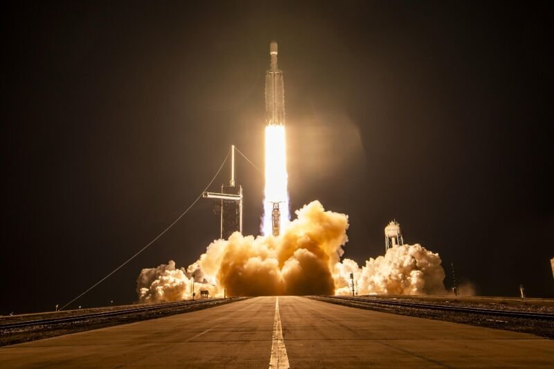  SpaceX şi-a doborât propriul record de anul trecut privind lansările de rachete orbitale
