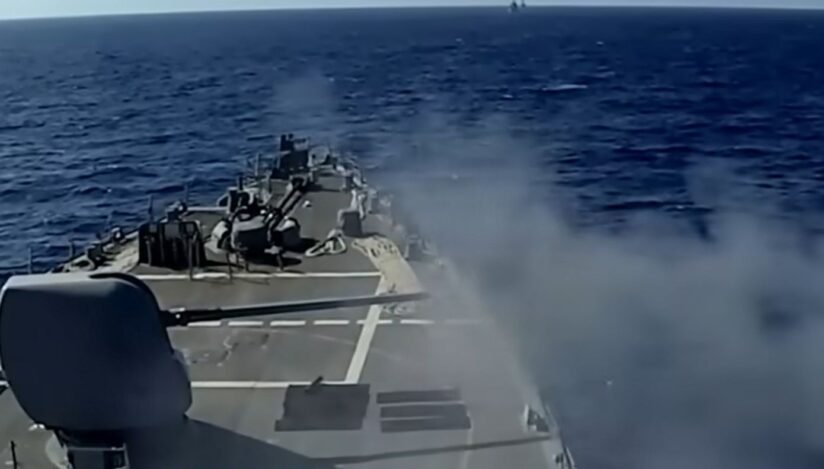  Armata americană a scufundat în Marea Roşie trei ambarcaţiuni ale rebelilor Houthi