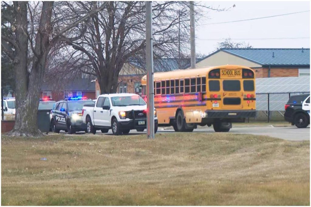  Atac armat într-o şcoală din Iowa, SUA. Mai multe persoane au fost împuşcate