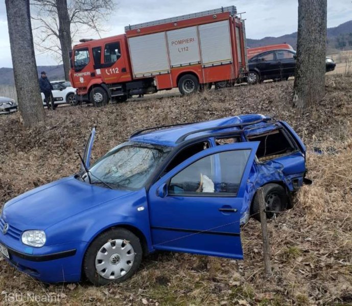  Două persoane au fost rănite după ce s-au răsturnat cu autoturismul pe drumul spre Mănăstirea Neamţ