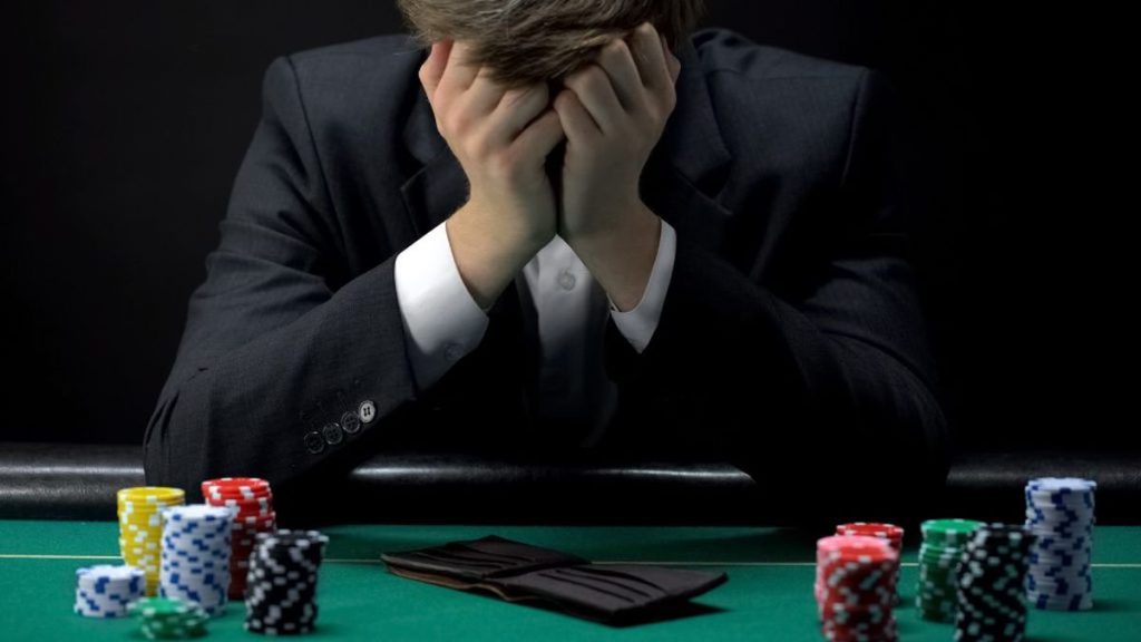  Dependenţa unui ieşean de jocurile de noroc: Andrei îşi pierde salariul de 4.000 de lei într-o oră