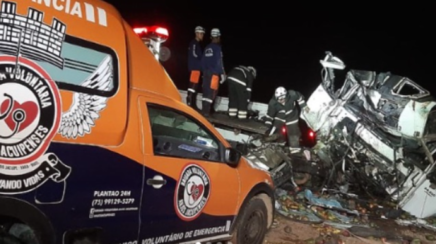  Douăzeci şi cinci de morţi în Brazilia, într-o coliziune între un camion cu mango şi un autobuz