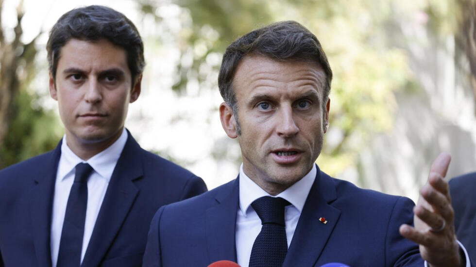  Macron a numit în funcție cel mai tânăr premier din istorie și primul homosexual asumat în acest post